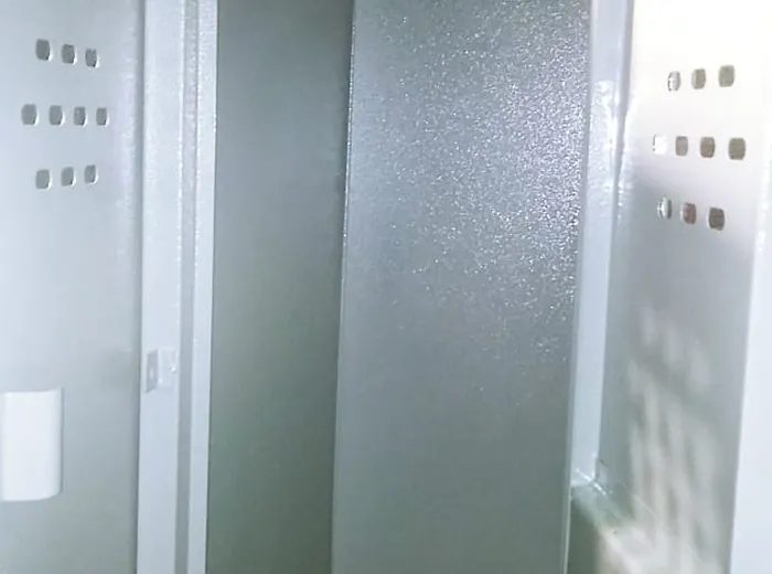 Interior de un locker metálico
