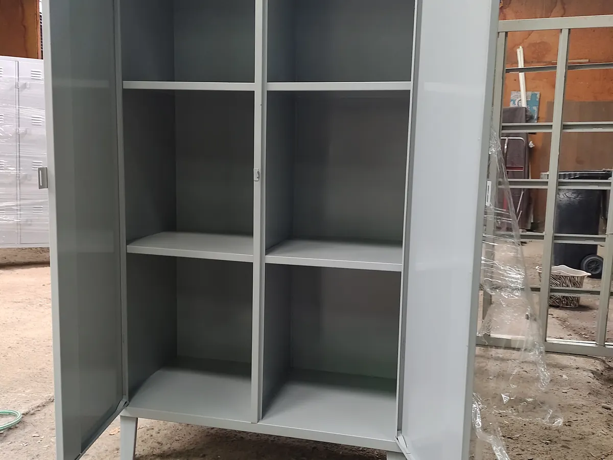 Storage real abierto con seis compartimentos